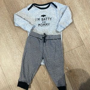 “I’m batty for Mommy” Carter’s Halloween set 9 month onesie with pants